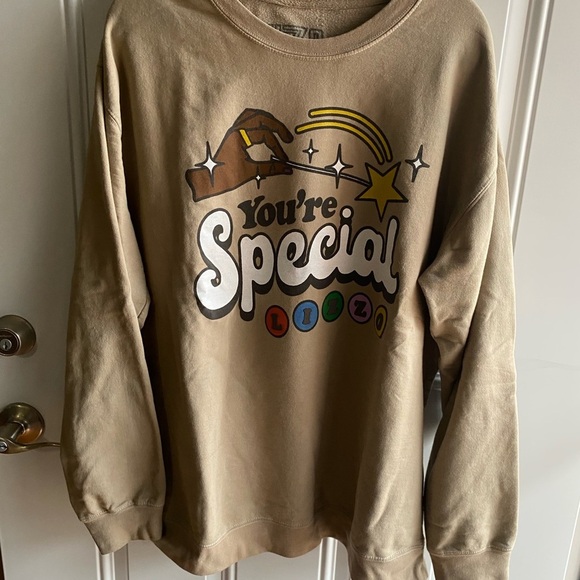 Lizzo You're Special Sasha Flute Sweatshirt Beige Sz 3XL RUNS SMALL Fits Like L - Picture 1 of 7